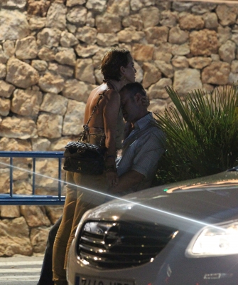 Sarah_and_Tom_out_in_Ibiza_at_4am_14_07_11_28229.jpg