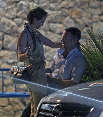 Sarah_and_Tom_out_in_Ibiza_at_4am_14_07_11_282329.jpg