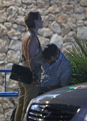 Sarah_and_Tom_out_in_Ibiza_at_4am_14_07_11_282529.jpg