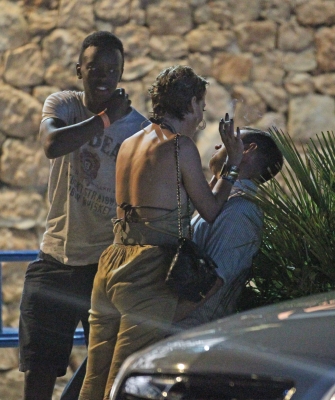 Sarah_and_Tom_out_in_Ibiza_at_4am_14_07_11_282829.jpg