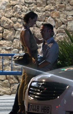 Sarah_and_Tom_out_in_Ibiza_at_4am_14_07_11_28329.jpg