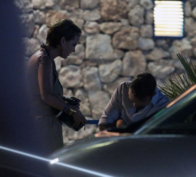 Sarah_and_Tom_out_in_Ibiza_at_4am_14_07_11_283329.jpg