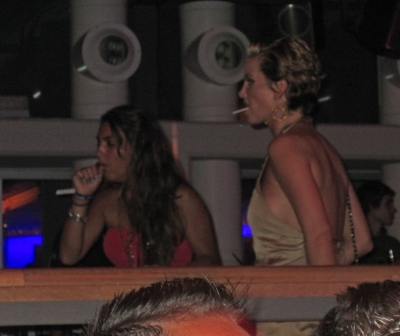 Sarah_and_Tom_out_in_Ibiza_at_4am_14_07_11_284329.jpg