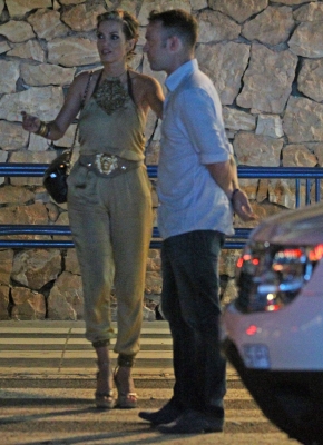 Sarah_and_Tom_out_in_Ibiza_at_4am_14_07_11_28629.jpg