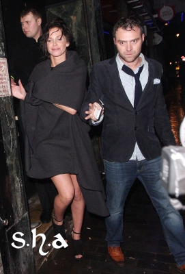 Sarah_and_Tommy_leaving_the_Box_club_26_02_11_281529.jpg