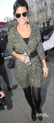 Sarah_arriving_at_a_hotel_for_her_engagement_party_07_03_11_28129.jpg