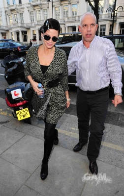Sarah_arriving_at_a_hotel_for_her_engagement_party_07_03_11_281929.jpg