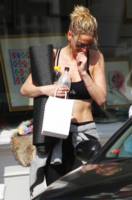 Sarah_Harding_arriving_home_after_Yoga_30_03_12_28929.jpg