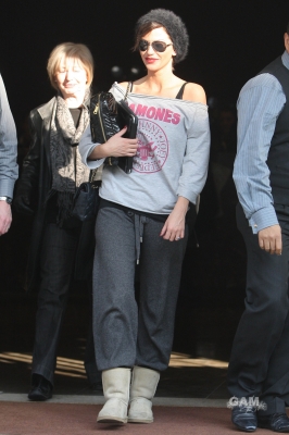 Sarah_Harding_leaving_her_hotel_08_03_11_28129.jpg