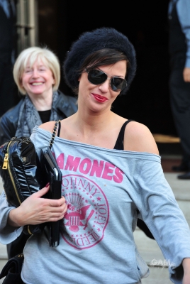 Sarah_Harding_leaving_her_hotel_08_03_11_283029.jpg