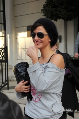 Sarah_Harding_leaving_her_hotel_08_03_11_284029.jpg