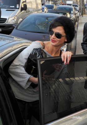 Sarah_Harding_leaving_her_hotel_08_03_11_284329.jpg