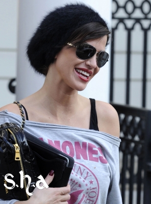 Sarah_Harding_leaving_her_hotel_08_03_11_285629.jpg