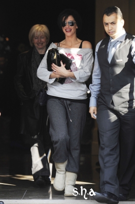 Sarah_Harding_leaving_her_hotel_08_03_11_285929.jpg