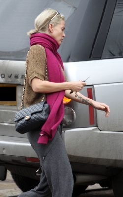 Sarah_Harding_out_in_North_London_11_02_11_28229.jpg