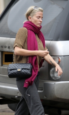 Sarah_Harding_out_in_North_London_11_02_11_28529.jpg