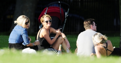 Sarah_Harding_out_in_Primrose_Hill_24_07_11_281629.jpg