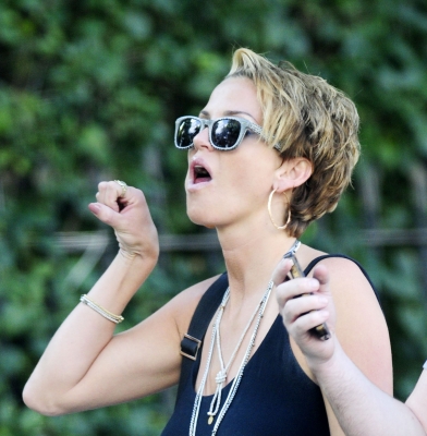 Sarah_Harding_out_in_Primrose_Hill_24_07_11_282429.jpg