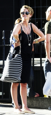 Sarah_Harding_out_in_Primrose_Hill_24_07_11_282729.jpg
