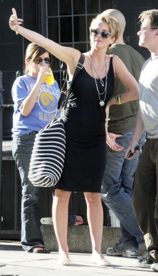 Sarah_Harding_out_in_Primrose_Hill_24_07_11_283029.jpg
