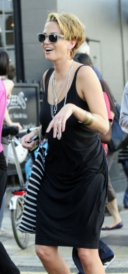 Sarah_Harding_out_in_Primrose_Hill_24_07_11_283129.jpg