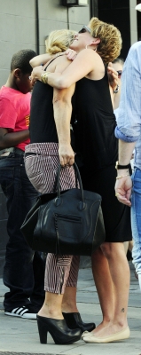 Sarah_Harding_out_in_Primrose_Hill_24_07_11_284129.jpg