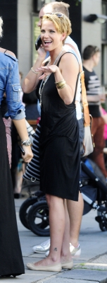 Sarah_Harding_out_in_Primrose_Hill_24_07_11_284229.jpg