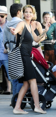Sarah_Harding_out_in_Primrose_Hill_24_07_11_284529.jpg