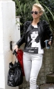 Sarah_Harding_leaving_her_home_270509_28229.jpg