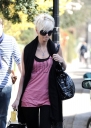 Sarah_Harding_leaving_her_home_300309_28629.jpg
