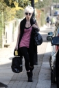 Sarah_Harding_leaving_her_home_300309_28829.jpg