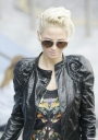 Имя файла=Sarah_Harding_leaving_her_hotel_to_go_shopping2C_Birmingham_210509_28329.jpg
Размер файла=297КБ
Размеры=1500x2130
Дата=Апр 01, 2012 Sarah_Harding_leaving_her_hotel_to_go_shopping2C_Birmingham_210509_28329.jpg
