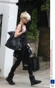 Имя файла=Sarah_Harding_leaving_home_070409_281929.jpg
Размер файла=255КБ
Размеры=1199x1899
Дата=Апр 01, 2012 Sarah_Harding_leaving_home_070409_281929.jpg