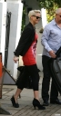 Sarah_Harding_leaving_home_080409_28329.jpg