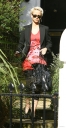 Sarah_Harding_leaving_home_080409_28929.jpg