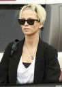 Sarah_Harding_leaving_home_with_Tommy_060409_28529.jpg