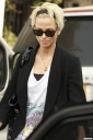 Sarah_Harding_leaving_home_with_Tommy_060409_28729.jpg