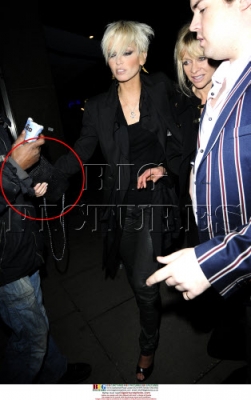 Sarah_Harding_leaving_Mahiki_hand-in-hand_with_Jo_Wood_240209_282929.jpg