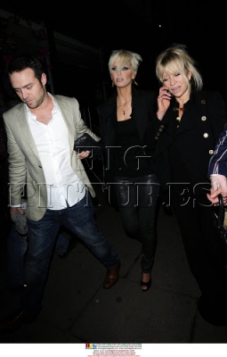 Sarah_Harding_leaving_Mahiki_hand-in-hand_with_Jo_Wood_240209_283329.jpg