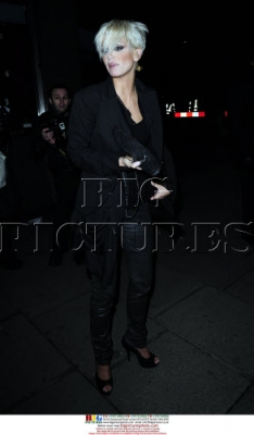 Sarah_Harding_leaving_Mahiki_hand-in-hand_with_Jo_Wood_240209_283829.jpg