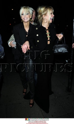 Sarah_Harding_leaving_Mahiki_hand-in-hand_with_Jo_Wood_240209_284529.jpg