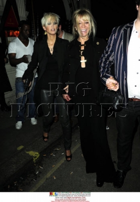 Sarah_Harding_leaving_Mahiki_hand-in-hand_with_Jo_Wood_240209_284629.jpg