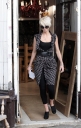 Sarah_Harding_shops_in_an_antique_shop_110309_28229.jpg