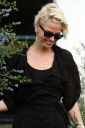 Sarah_Harding_takes_her_dog_for_a_morning_walk_010609_28429.jpg