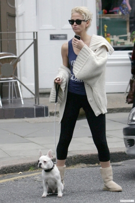 Sarah_Harding_walking_in_Primose_Hill2C_London_220509_28229.jpg