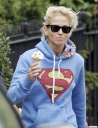 Sarah_Harding_walking_with_her_dog_and_Tom_25_05_09_281329.jpg