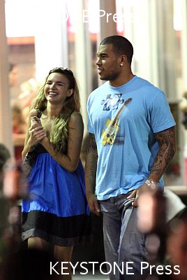 Nadine_and_Jason_shopping_in_Miami_040109_281829.jpg