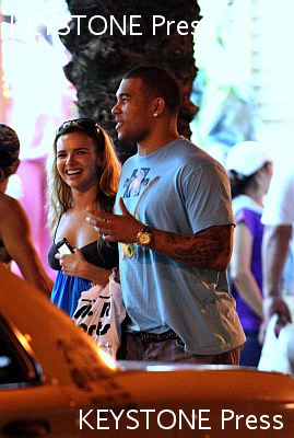 Nadine_and_Jason_shopping_in_Miami_040109_282229.jpg