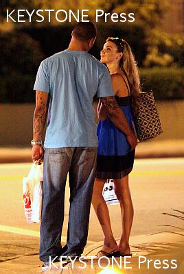 Nadine_and_Jason_shopping_in_Miami_040109_283429.jpg