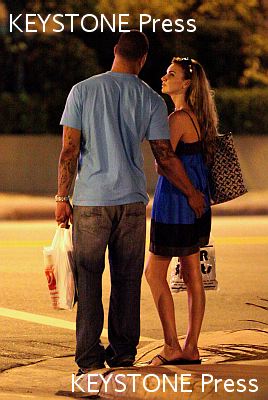 Nadine_and_Jason_shopping_in_Miami_040109_283629.jpg